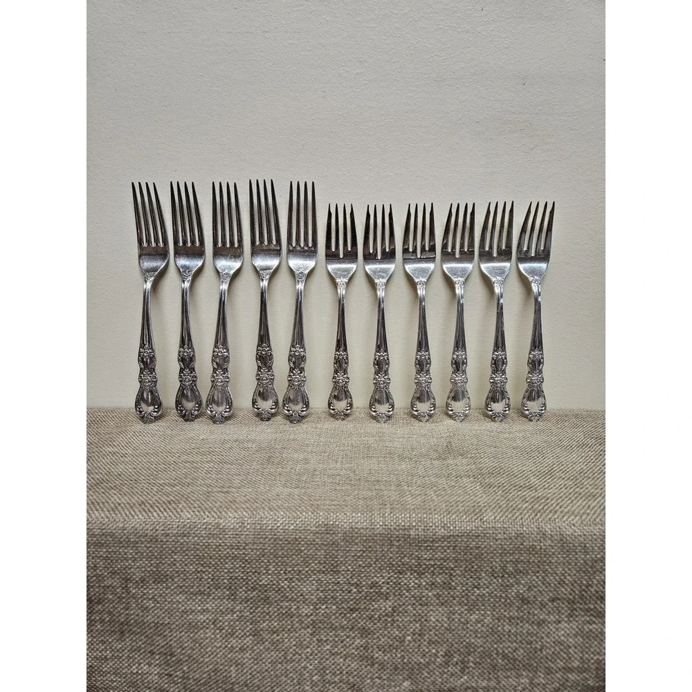 Rogers Bros Heritage 1847 IS Silver Plate Silverware Set Of Dinner & Salad Forks